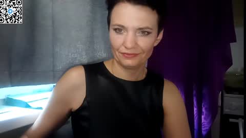 hotmamaqueen234 online show from 15, 7, 2026
