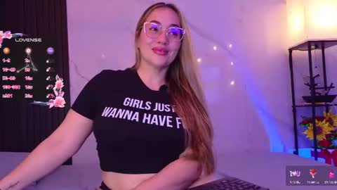 Snapshot of hotpawgmilf chatting on 22, 7, 2026 Sussy Bloom online show from 22, 7, 2026