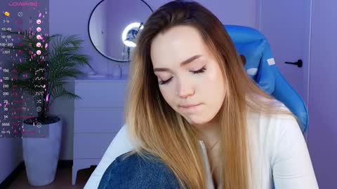 Snapshot of hottease_pvt chatting on 26, 1, 2025 hello Im Eva online show from 26, 1, 2025