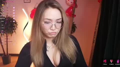 Snapshot of hottease_pvt chatting on 4, 2, 2025 hello Im Eva online show from 4, 2, 2025