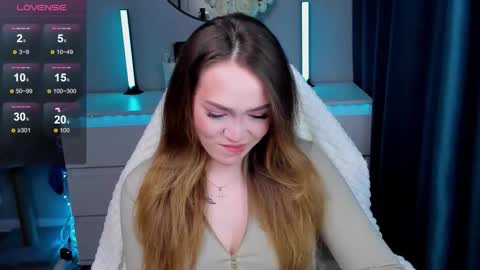 Snapshot of hottease_pvt chatting on 5, 12, 2025 hello Im Eva online show from 5, 12, 2025