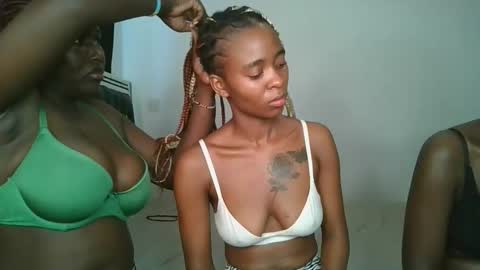 hottie_mistie online show from 30, 4, 2026