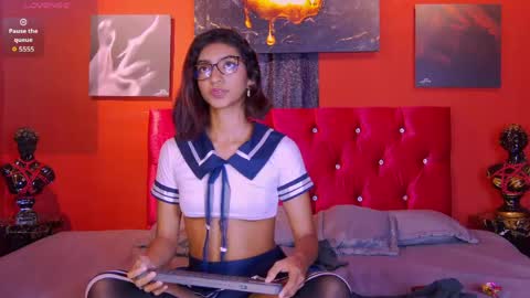 Veronica independent model online show from 10, 4, 2026