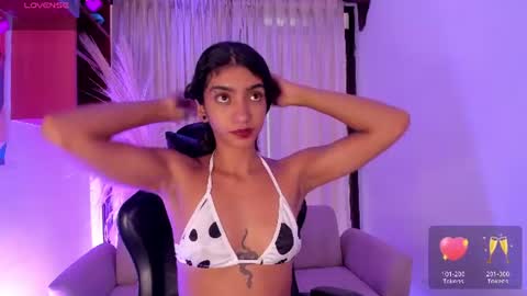 Snapshot of hottie_veronica chatting on 7, 7, 2026 Veronica independent model online show from 7, 7, 2026