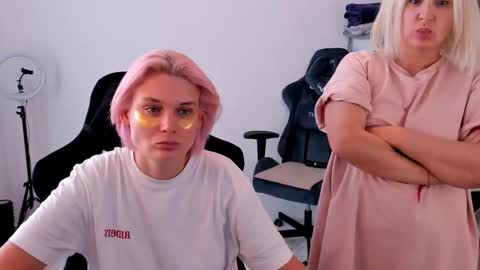 Nessie and Jessie online show from 4, 10, 2025