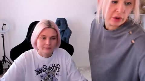 Nessie and Jessie online show from 19, 10, 2025