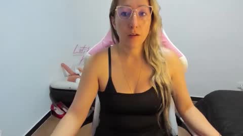 hottychrystal online show from 4, 12, 2025