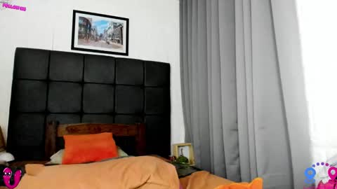 Snapshot of hottycrishinaxx chatting on 15, 11, 2025 crishinahotty online show from 15, 11, 2025