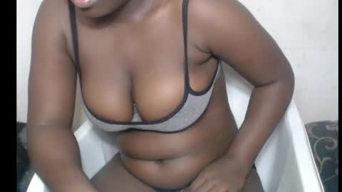 Snapshot of hottylissa1 chatting on 7, 10, 2025 hottylissa1 online show from 7, 10, 2025