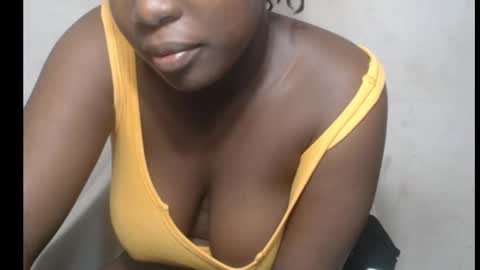 Snapshot of hottylissa1 chatting on 13, 10, 2025 hottylissa1 online show from 13, 10, 2025