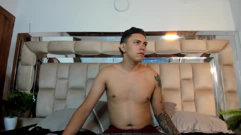 Snapshot of hotvolltage chatting on 6, 11, 2025 online show from 6, 11, 2025