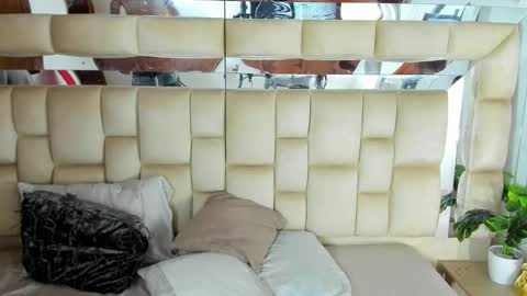 Snapshot of hotvolltage chatting on 18, 11, 2025 online show from 18, 11, 2025