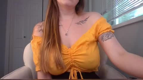 Snapshot of hotwifelili chatting on 7, 6, 2026 hotwifelili online show from 7, 6, 2026