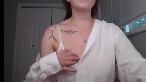 Snapshot of hotwifelili chatting on 7, 7, 2026 hotwifelili online show from 7, 7, 2026