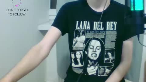 Snapshot of houdenni chatting on 8, 2, 2025 twinkie online show from 8, 2, 2025