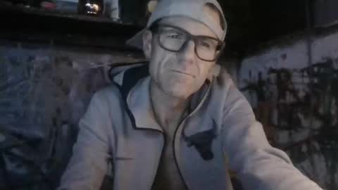 Snapshot of howbowdadareboy33 chatting on 24, 11, 2025 ask me online show from 24, 11, 2025