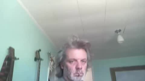 Snapshot of howlingatnothing chatting on 18, 12, 2025 howlingatnothing online show from 18, 12, 2025