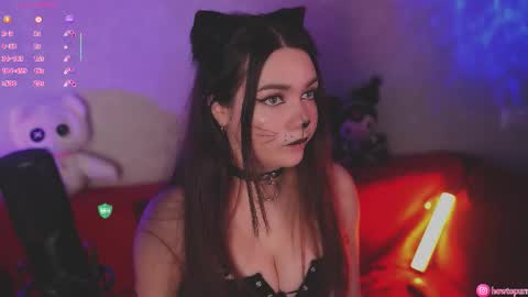 Snapshot of howtomeow chatting on 19, 10, 2025 Mia online show from 19, 10, 2025