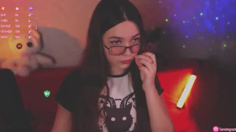 Snapshot of howtomeow chatting on 22, 10, 2025 Mia online show from 22, 10, 2025