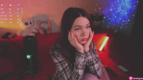 Snapshot of howtomeow chatting on 6, 11, 2025 Mia online show from 6, 11, 2025