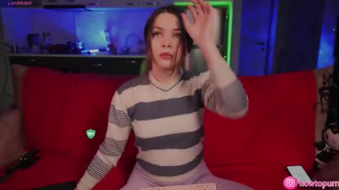 Snapshot of howtomeow chatting on 29, 11, 2025 Mia online show from 29, 11, 2025