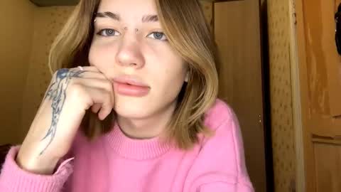 Snapshot of hsiuscherich chatting on 4, 12, 2025 hsiuscherich online show from 4, 12, 2025