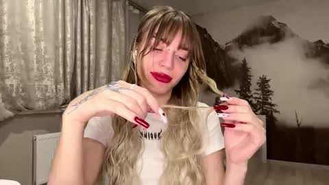 Snapshot of hsiuscherich chatting on 15, 12, 2025 hsiuscherich online show from 15, 12, 2025