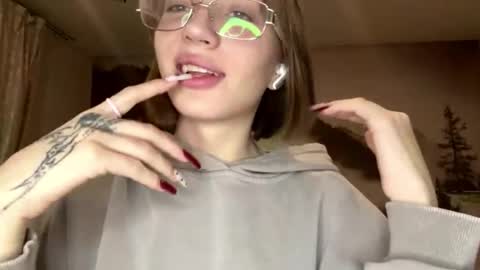 Snapshot of hsiuscherich chatting on 21, 12, 2025 hsiuscherich online show from 21, 12, 2025