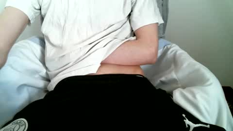 Snapshot of hug_me chatting on 26, 10, 2025 Keanu online show from 26, 10, 2025