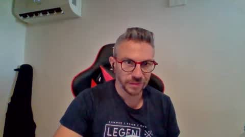 Snapshot of huge__cumshot chatting on 23, 6, 2026 huge__cumshot online show from 23, 6, 2026