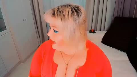 Snapshot of huge_booobs chatting on 31, 12, 2024 milli online show from 31, 12, 2024