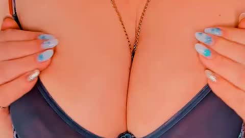 Snapshot of huge_booobs chatting on 9, 1, 2025 milli online show from 9, 1, 2025