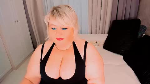 Snapshot of huge_booobs chatting on 31, 1, 2025 milli online show from 31, 1, 2025