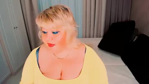 Snapshot of huge_booobs chatting on 2, 3, 2025 milli online show from 2, 3, 2025