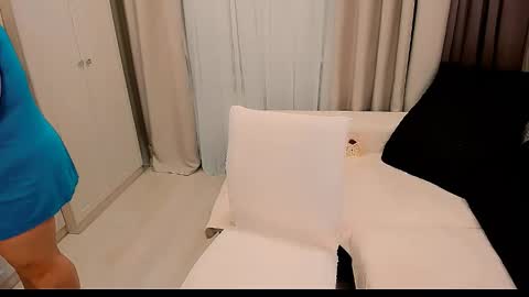 Snapshot of huge_booobs chatting on 23, 9, 2025 milli online show from 23, 9, 2025