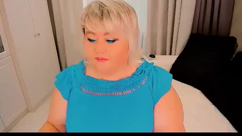 Snapshot of huge_booobs chatting on 25, 9, 2025 milli online show from 25, 9, 2025