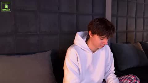 Snapshot of hugebangins_ chatting on 21, 11, 2025 ANTHONY online show from 21, 11, 2025