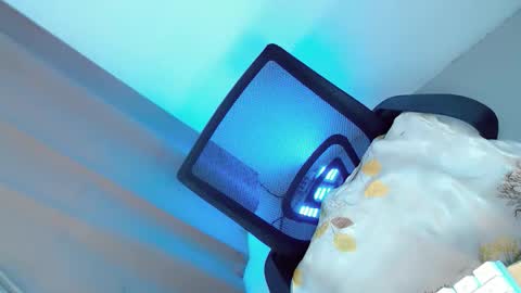 Snapshot of hugecockyanny chatting on 25, 11, 2025 Yhanie online show from 25, 11, 2025