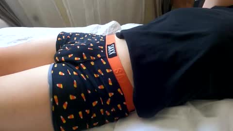 Snapshot of hugecumshots1 chatting on 23, 1, 2025 HugeCumshots online show from 23, 1, 2025