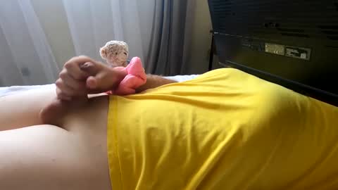 Snapshot of hugecumshots1 chatting on 10, 9, 2025 HugeCumshots online show from 10, 9, 2025