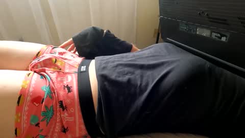 Snapshot of hugecumshots1 chatting on 26, 10, 2025 HugeCumshots online show from 26, 10, 2025