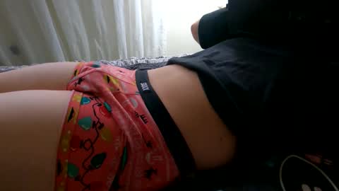 Snapshot of hugecumshots1 chatting on 17, 11, 2025 HugeCumshots online show from 17, 11, 2025