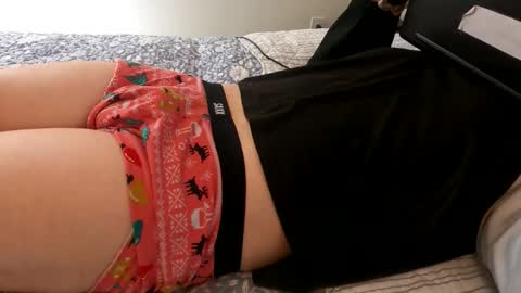 HugeCumshots online show from 11, 4, 2026