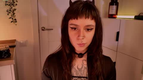 Snapshot of hugme_ chatting on 19, 4, 2026 Mika online show from 19, 4, 2026