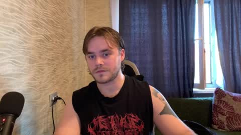 Snapshot of hugo__brad chatting on 17, 5, 2026 Hugo online show from 17, 5, 2026