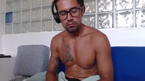 Snapshot of hugoanzola chatting on 28, 2, 2025 Colombian Milkman online show from 28, 2, 2025