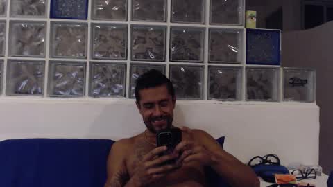 Snapshot of hugoanzola chatting on 19, 12, 2025 Colombian Milkman online show from 19, 12, 2025