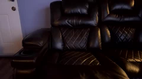 humbertoramirez1869 online show from 13, 4, 2026