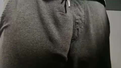 Snapshot of hung_hot_fit10 chatting on 18, 11, 2025 Big uncut cock dripping online show from 18, 11, 2025