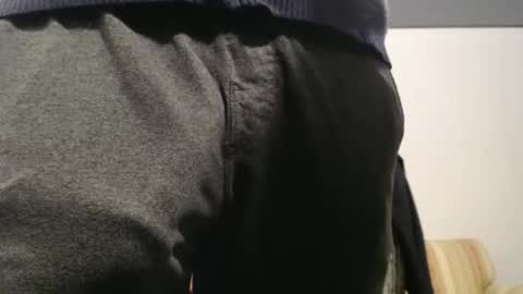 Snapshot of hung_hot_fit10 chatting on 25, 11, 2025 Big uncut cock dripping online show from 25, 11, 2025